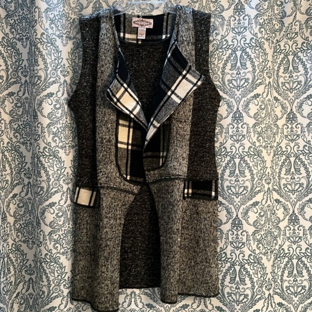 Oliver O Black And White Women’s Sweater Vest Size Small